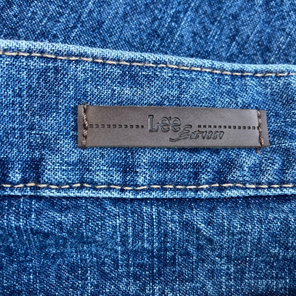 Patched Ladies Levis Relaxed high waist jeans. - Picture 8 of 11